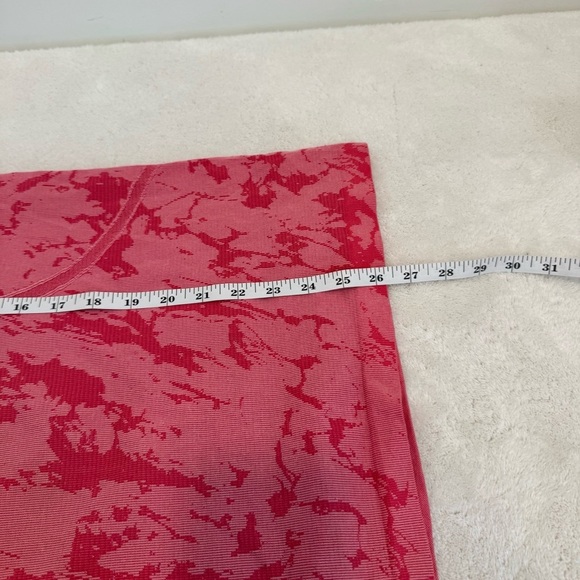 Lululemon Swiftly Tech Short Sleeve Crew
Heathered Bon Bon size 8 - Picture 8 of 8